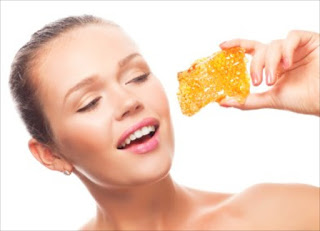 миене на лицето с мед