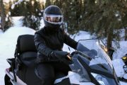 Как да се облечем правилно за зимни спортове на открито
